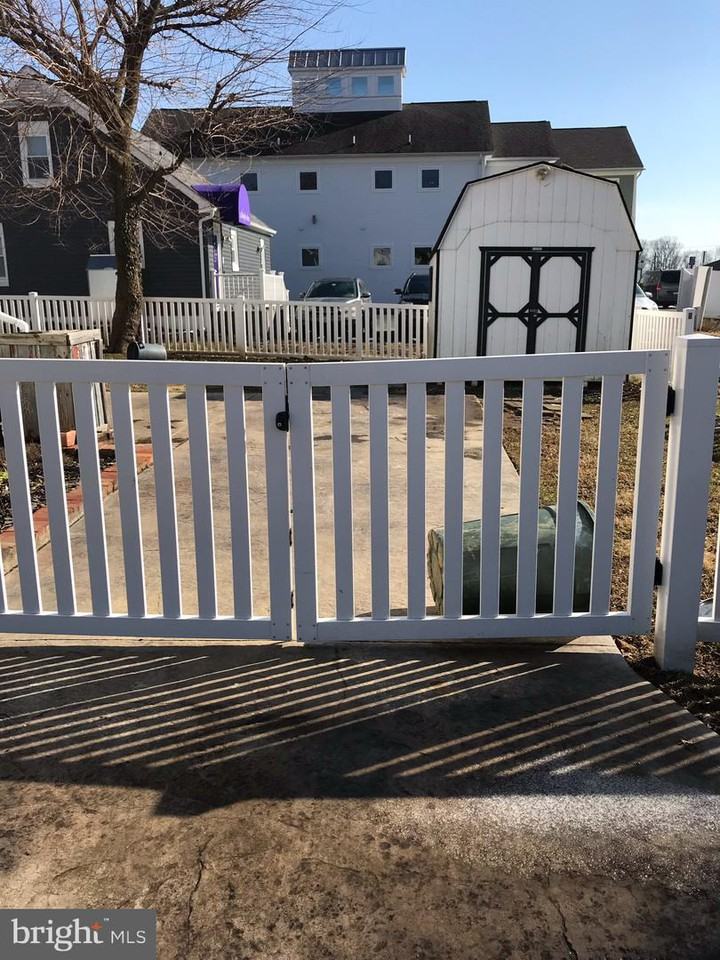 200 Archer St - Photo 2 of 25