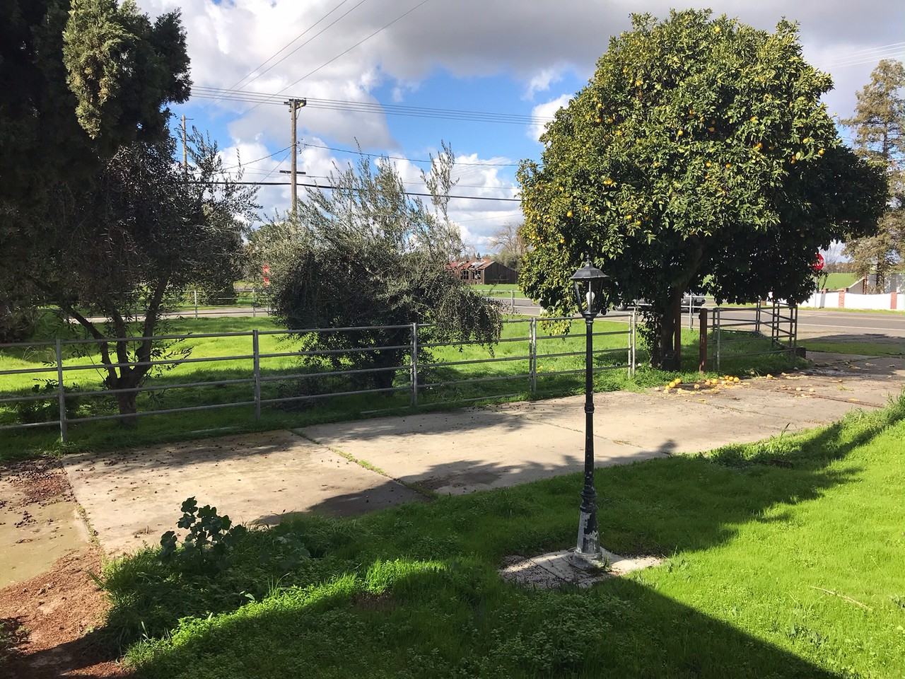 2406 E Monte Vista Ave - Photo 2 of 16