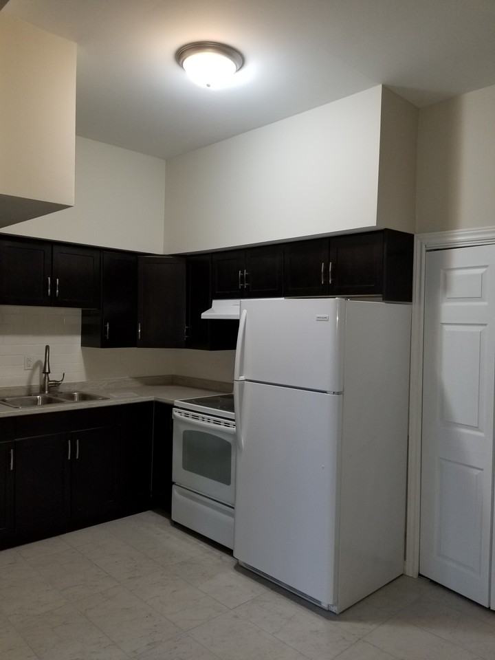 2551/2 James Street North #4 - Photo 2 of 12