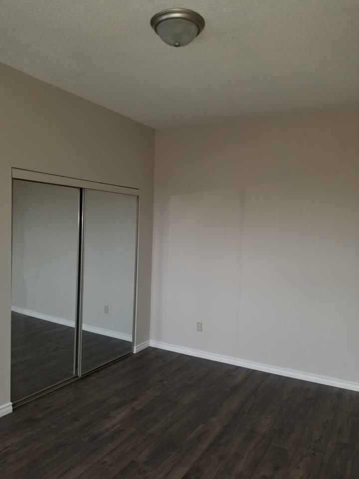 2551/2 James Street North #4 - Photo 6 of 12