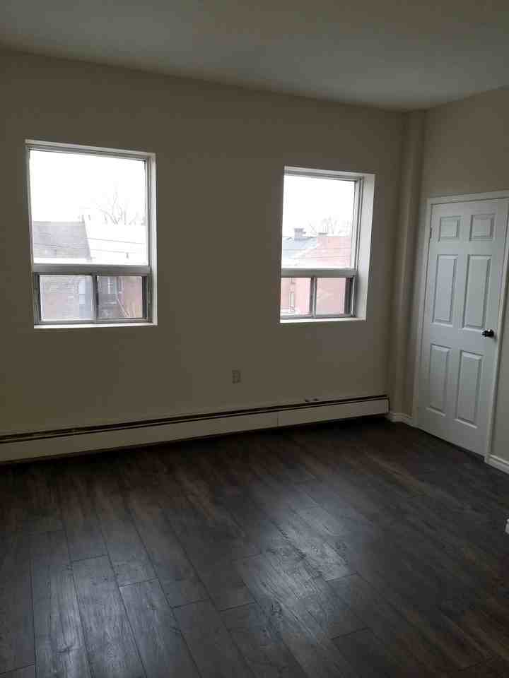 2551/2 James Street North #4 - Photo 7 of 12