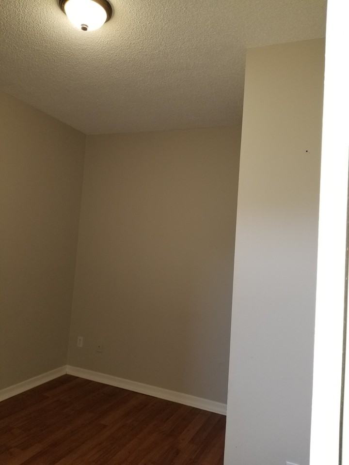 255 1/2 James Street North #1 - Photo 3 of 8