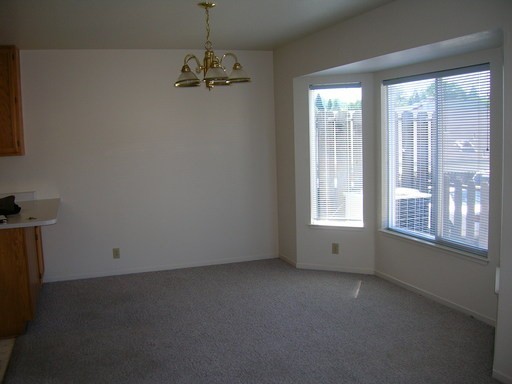 112 Agate Pl - Photo 2 of 8