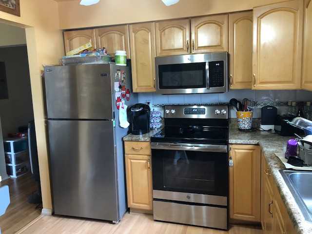 264 Richard Ct - Photo 3 of 17