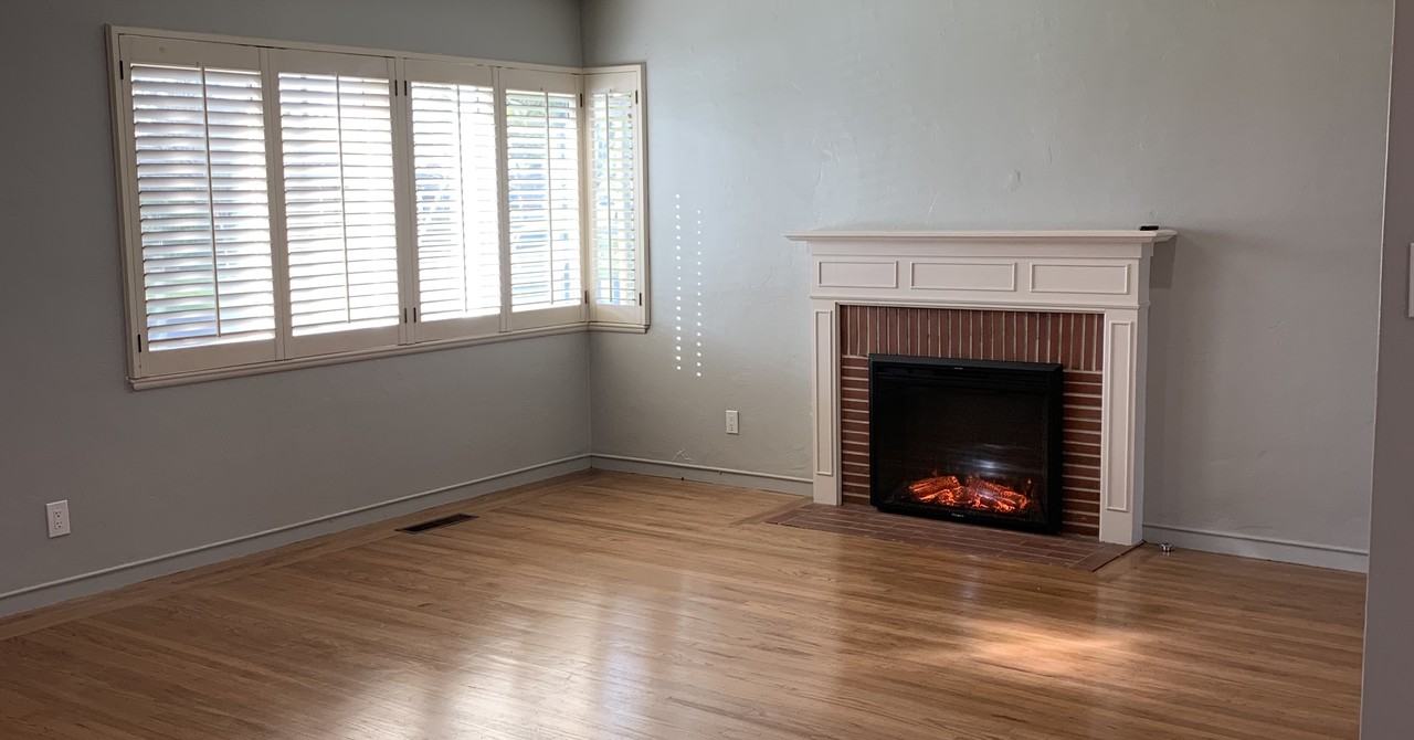 2442 Parkwood Dr - Photo 4 of 9