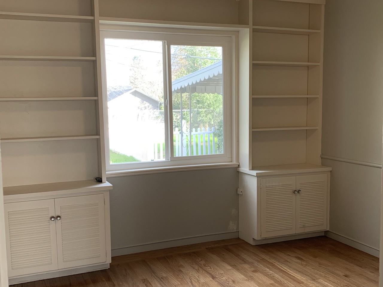 2442 Parkwood Dr - Photo 6 of 9