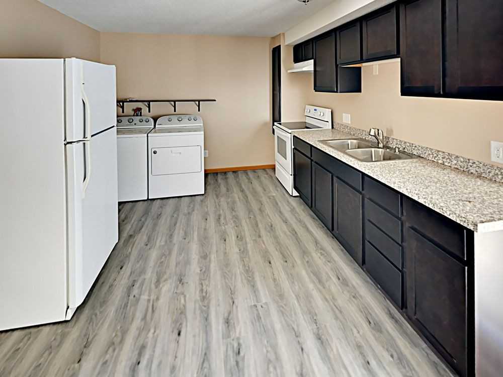 515 S Main St - Photo 2 of 6