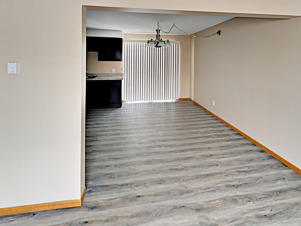 515 S Main St - Photo 3 of 6