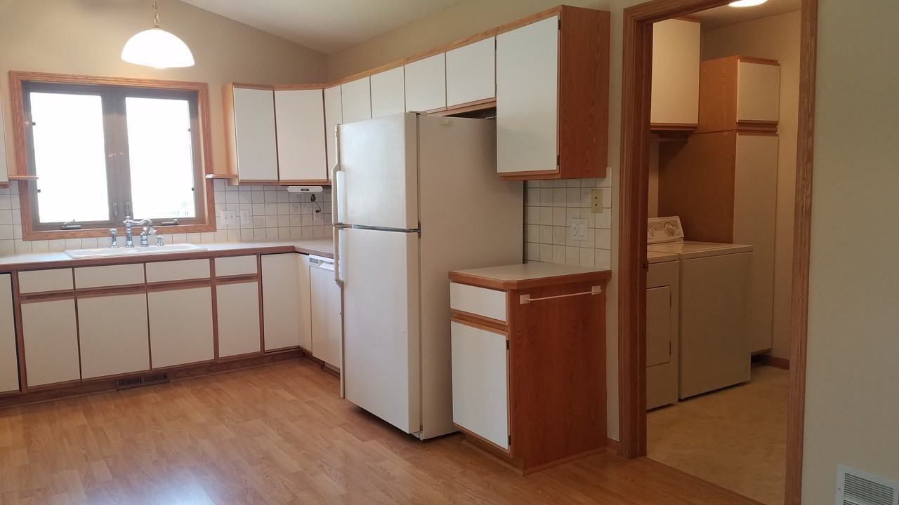 14319 River St SE - Photo 2 of 19