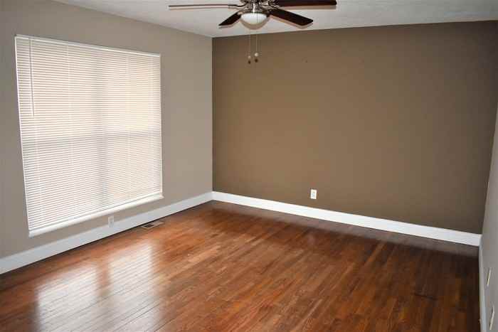 1080 N Park Ln - Photo 3 of 6