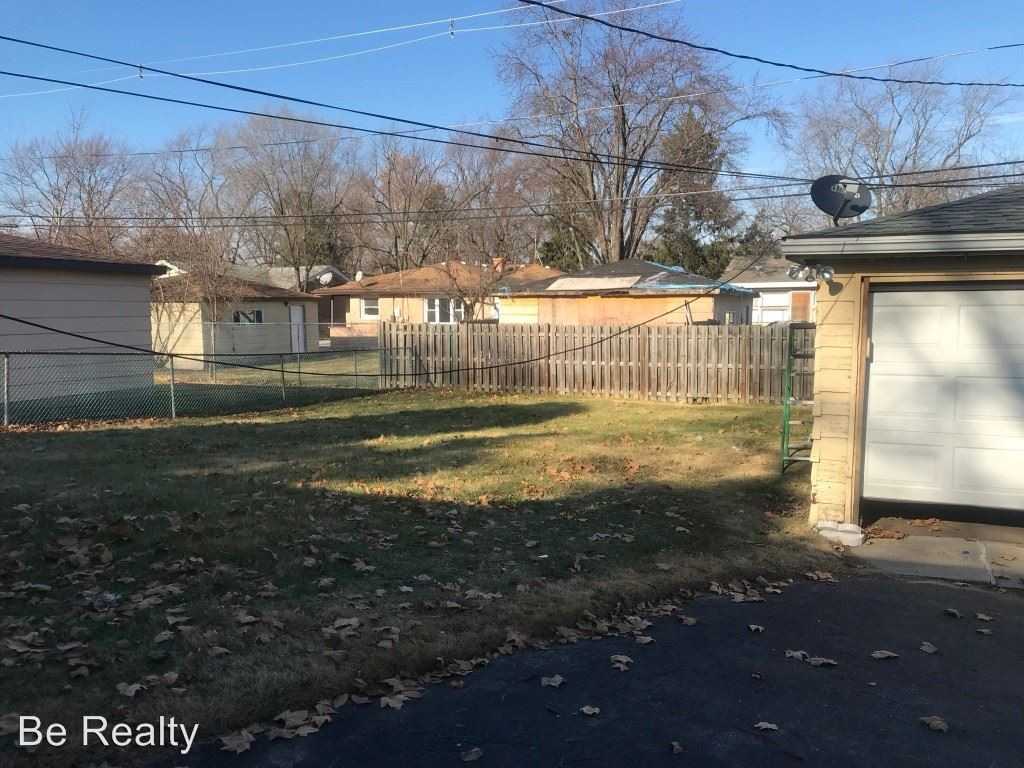 3120 Stafford Dr - Photo 2 of 9