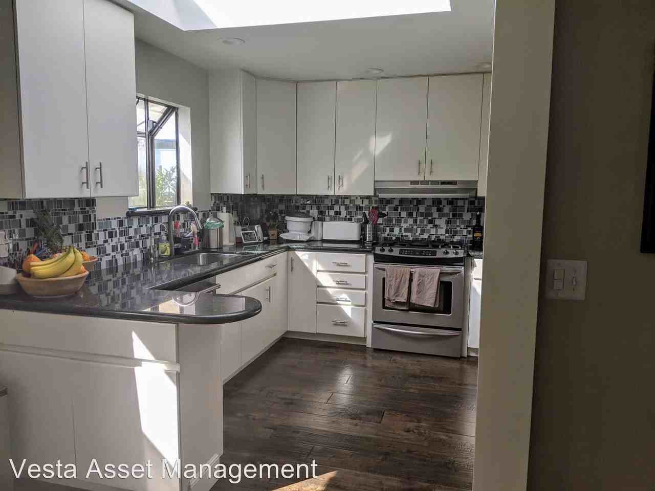 211 Haight St - Photo 3 of 8