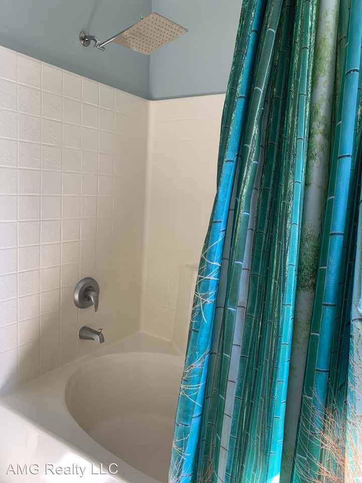 2467 Bay Harbor Dr - Photo 2 of 11