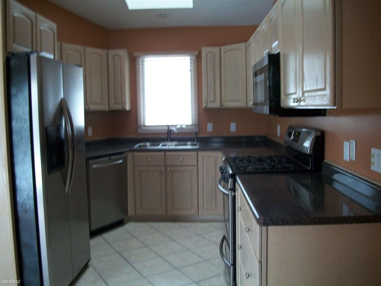 1405 S Broadway St - Photo 2 of 10