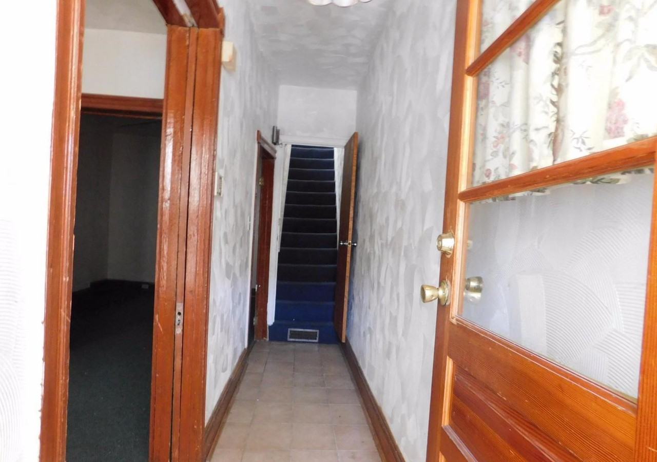 210 S Catherine St - Photo 2 of 17