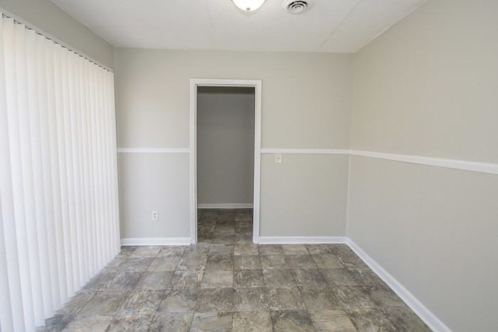 2724 Riverside Ln - Photo 3 of 8