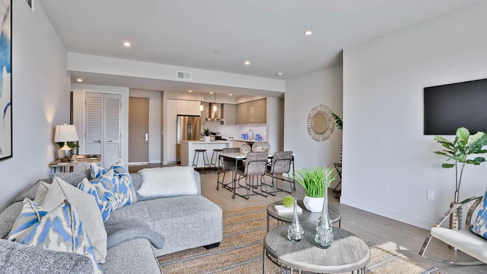 727 Wilcox Avenue #404