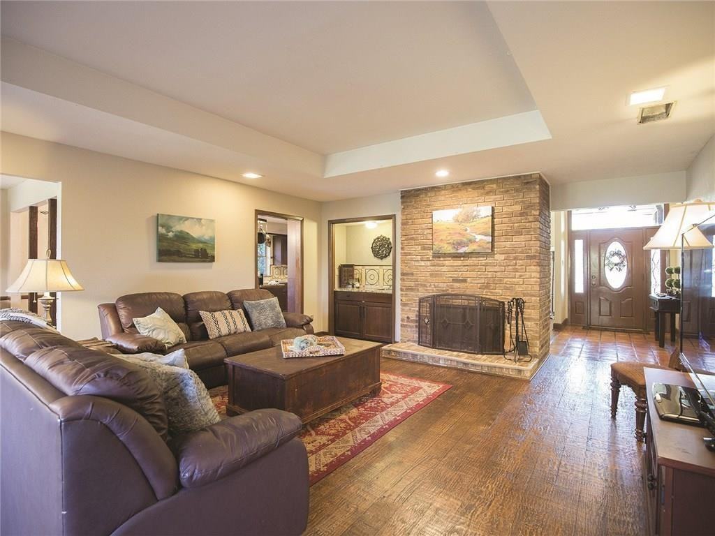 1205 Kenshire Ln - Photo 3 of 17