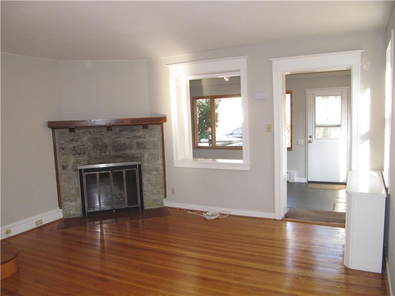 136 Winchester Rd - Photo 2 of 25