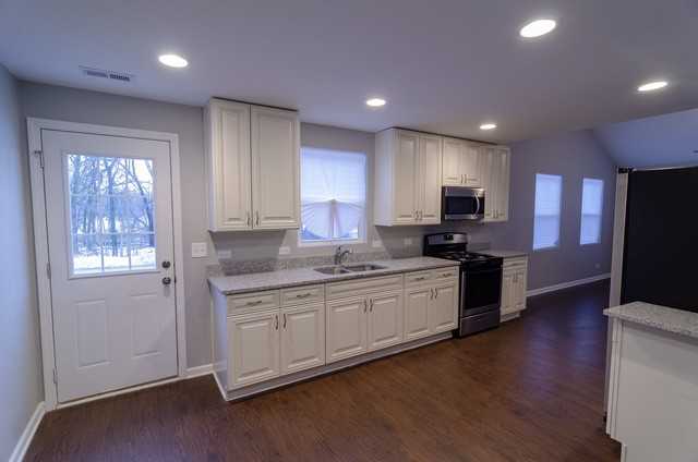 210 N Farnsworth Ave - Photo 2 of 9