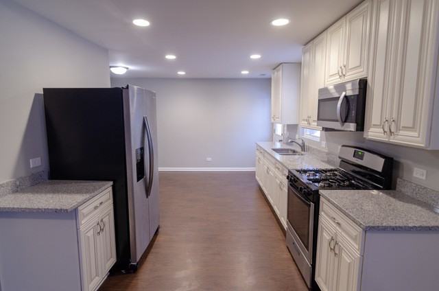 210 N Farnsworth Ave - Photo 3 of 9