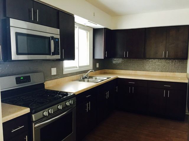 980 Northfield Dr - Photo 2 of 10