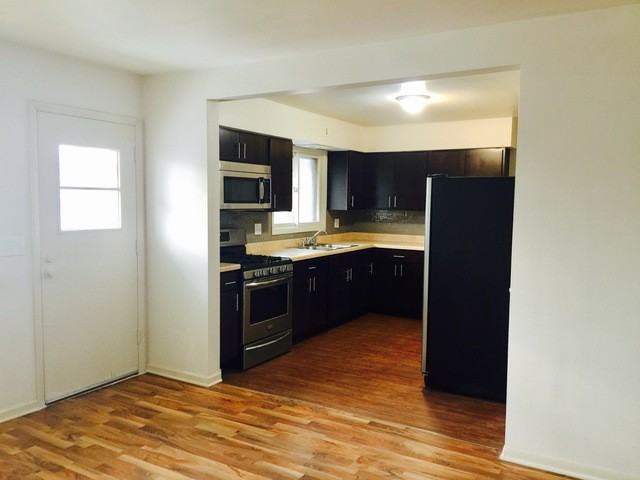 980 Northfield Dr - Photo 3 of 10