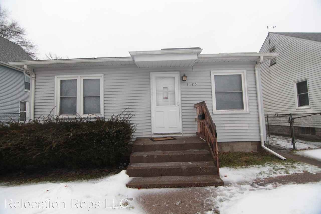 3125 9 1/2 St - Photo 2 of 21