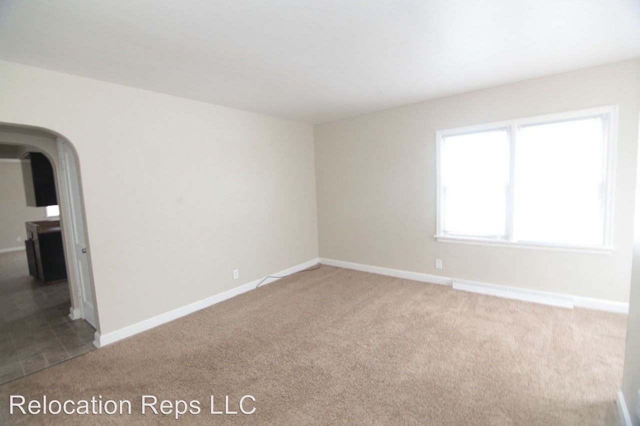 3125 9 1/2 St - Photo 3 of 21