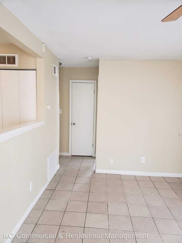 2909 S 52 St - Photo 3 of 13