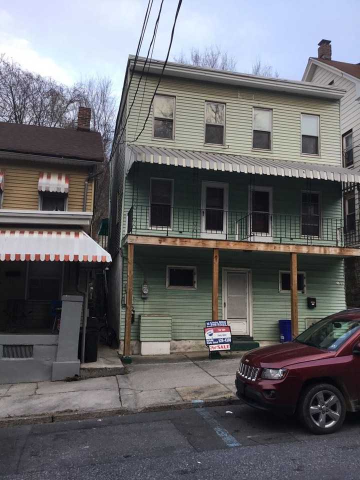 139 Adams St - Photo 2 of 10