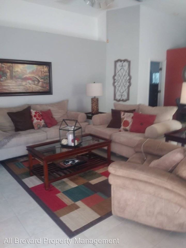 2173 Redwood Cir - Photo 2 of 5