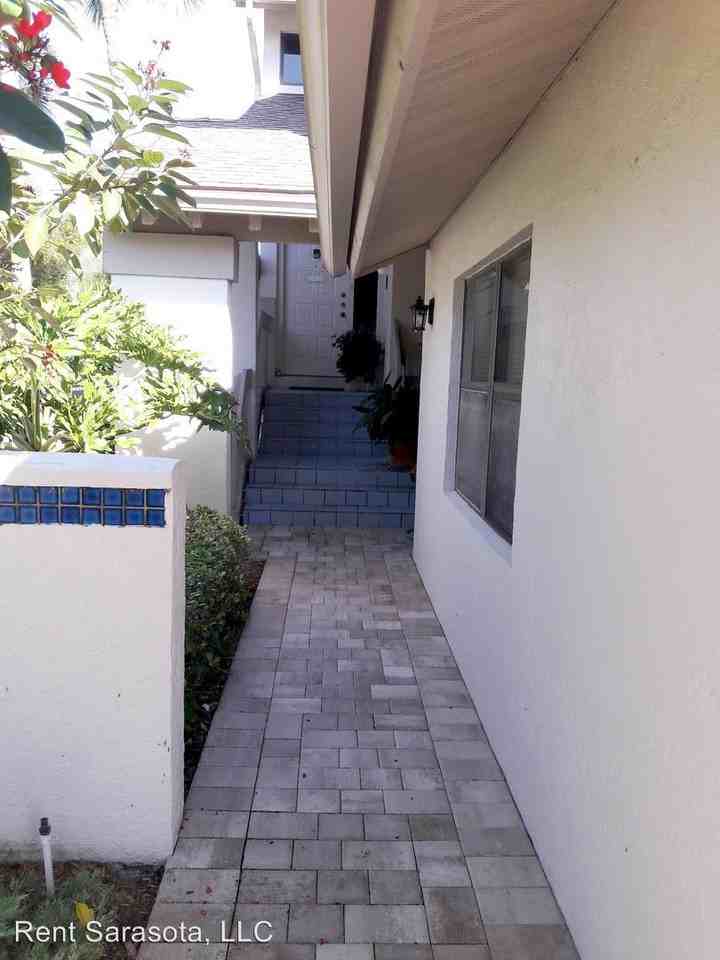 1601 Starling Dr #201 - Photo 3 of 24