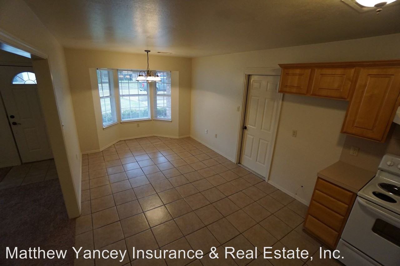 204 N 43rd St - Photo 3 of 11