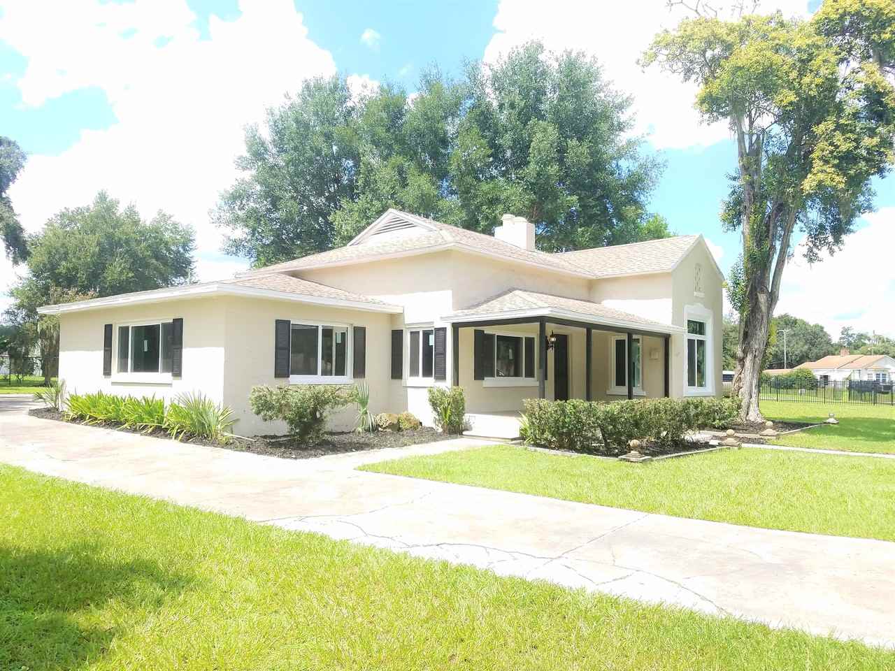 945 S Kissengen Ave - Photo 2 of 24