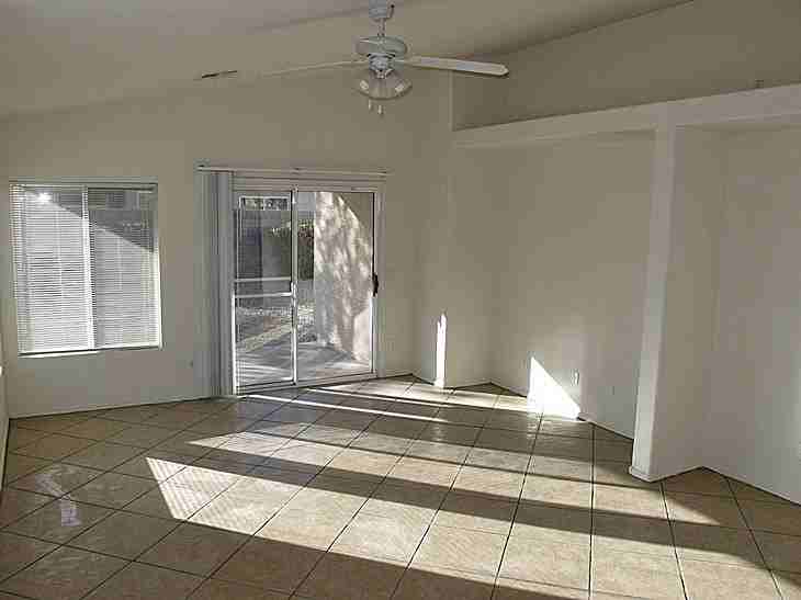 10445 W Palm Ln - Photo 3 of 12