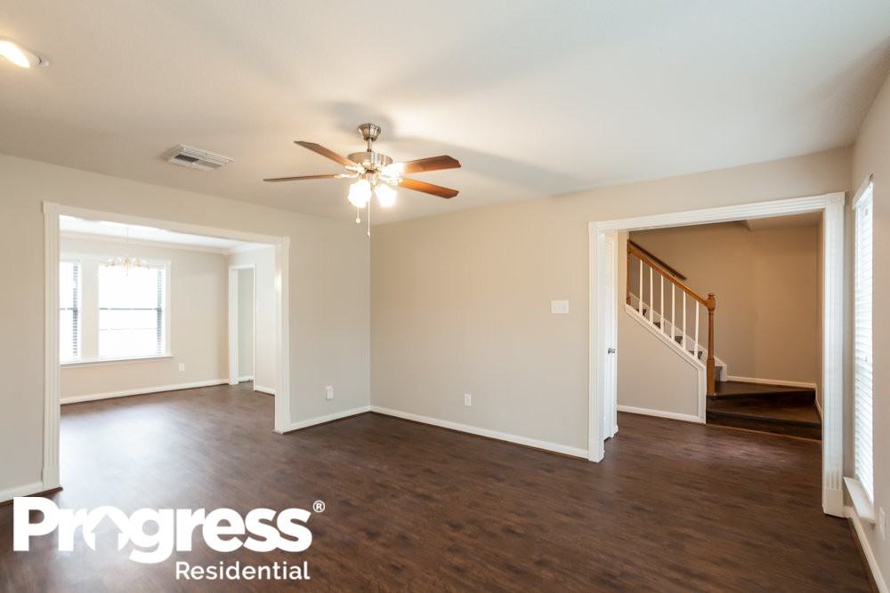 501 Hunters Ln - Photo 2 of 15