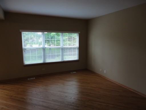 366 Bay Dr - Photo 3 of 16