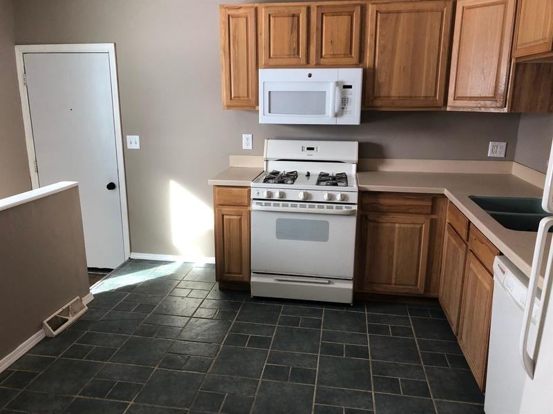 3950 Glenburne Blvd - Photo 3 of 12