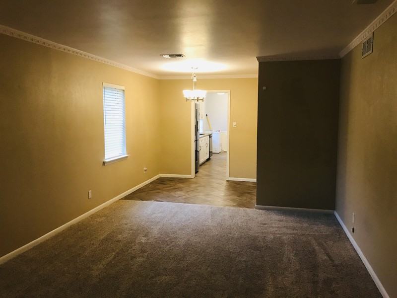 301 S Weatherred Dr - Photo 3 of 12