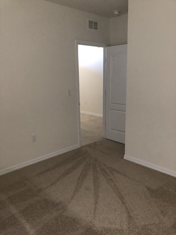 3132 Country Club Rd N - Photo 3 of 18