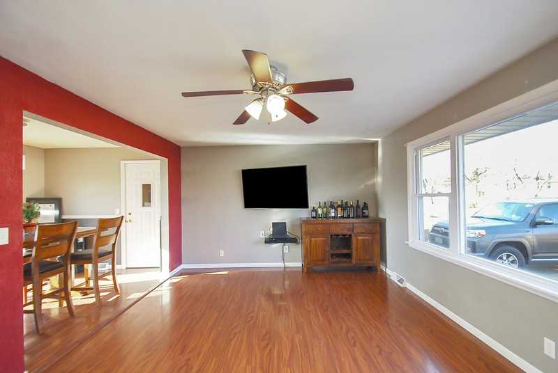 940 E Madison St - Photo 2 of 13