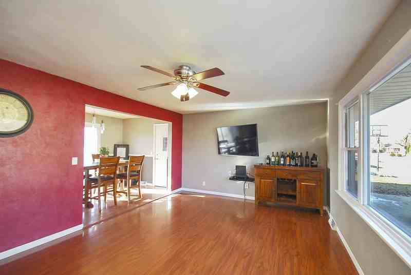 940 E Madison St - Photo 3 of 13