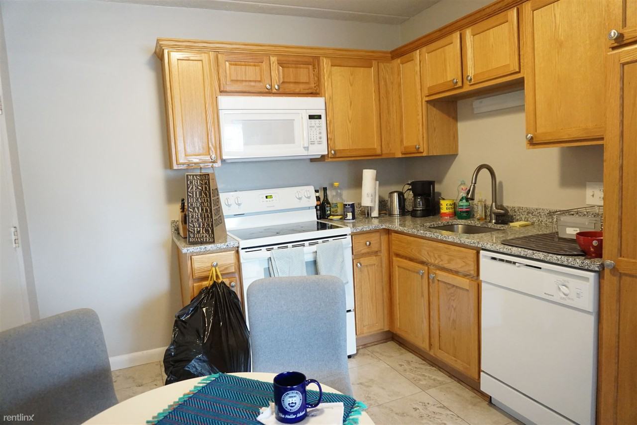 77 Crescent St - Photo 2 of 7