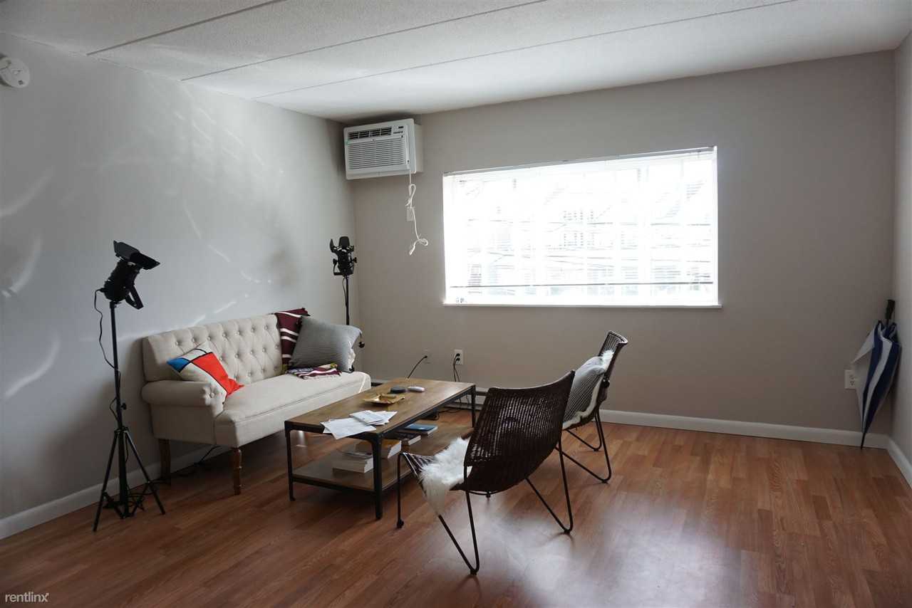 77 Crescent St - Photo 3 of 7