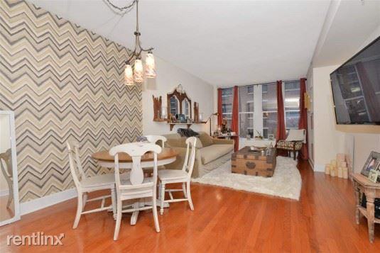 1125 Maxwell Ln - Photo 3 of 11