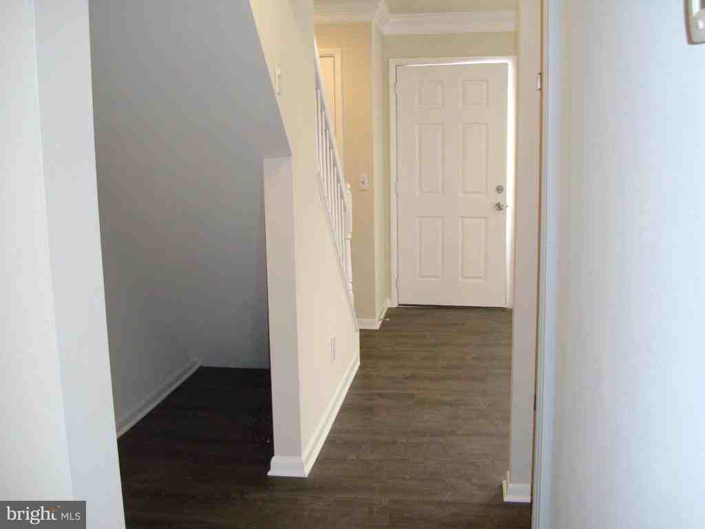 204 Cameron St - Photo 3 of 27