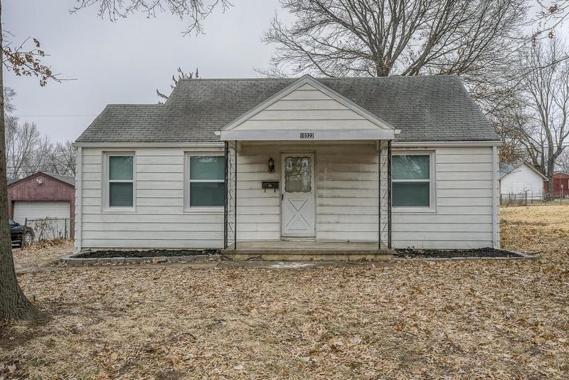 10522 E 10th St S - Photo 2 of 27