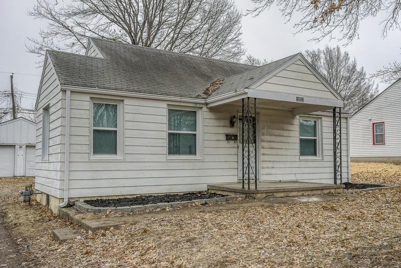 10522 E 10th St S - Photo 3 of 27