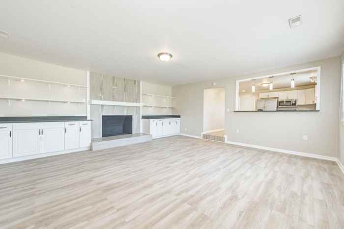 1947 Argyle Dr - Photo 2 of 33
